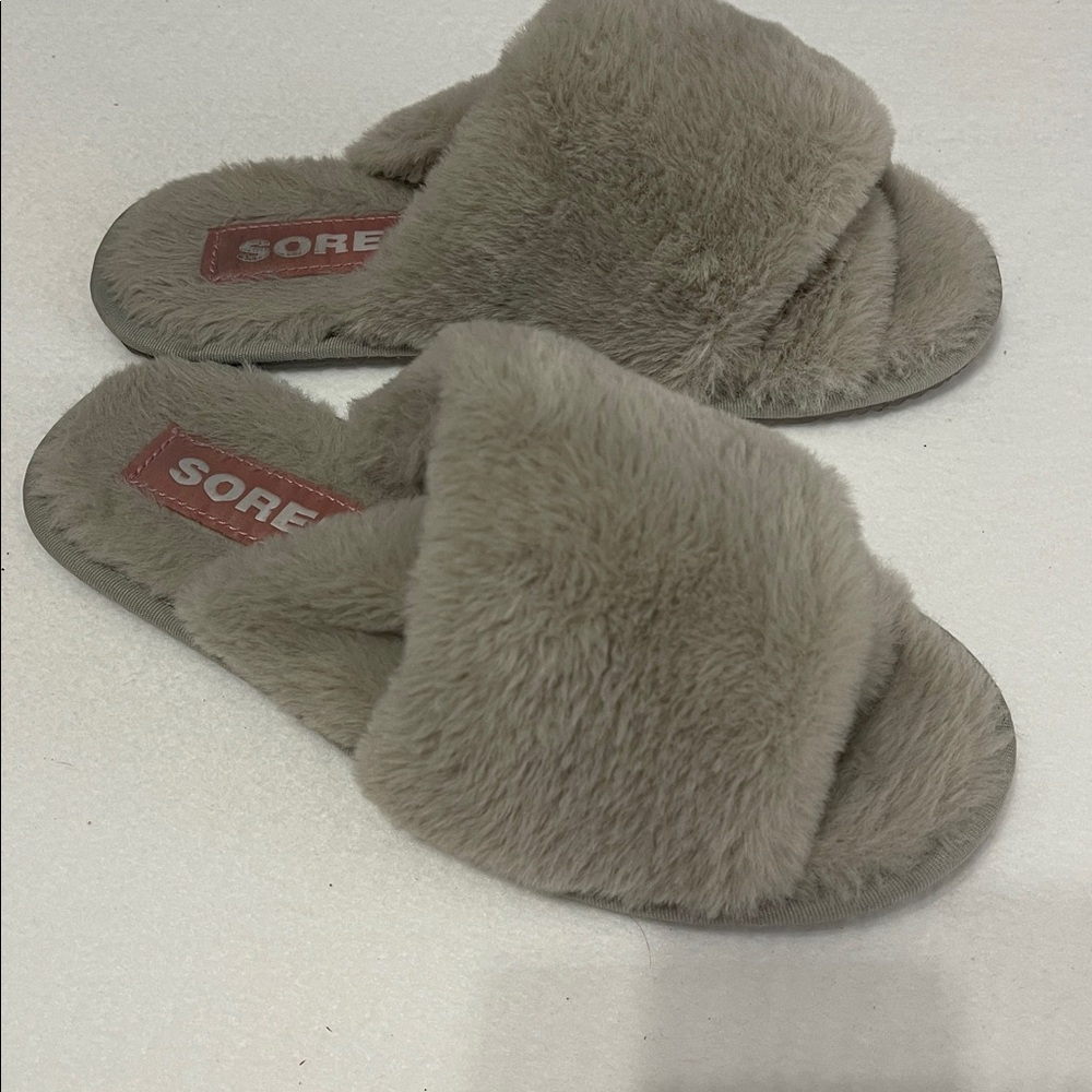 Sorel Slippers Women's Size 6 Go Mail Run Faux Fur Fuzzy Soft Cozy cream/taniah